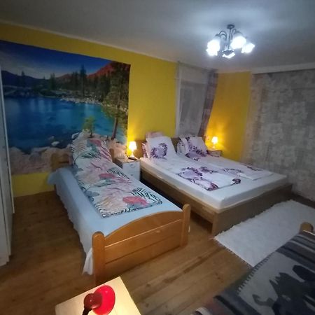 Kert Övezeti Lakás Gyöngyös Esterno foto