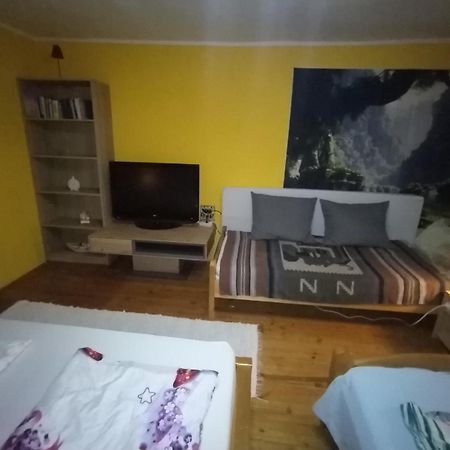 Kert Övezeti Lakás Gyöngyös Esterno foto